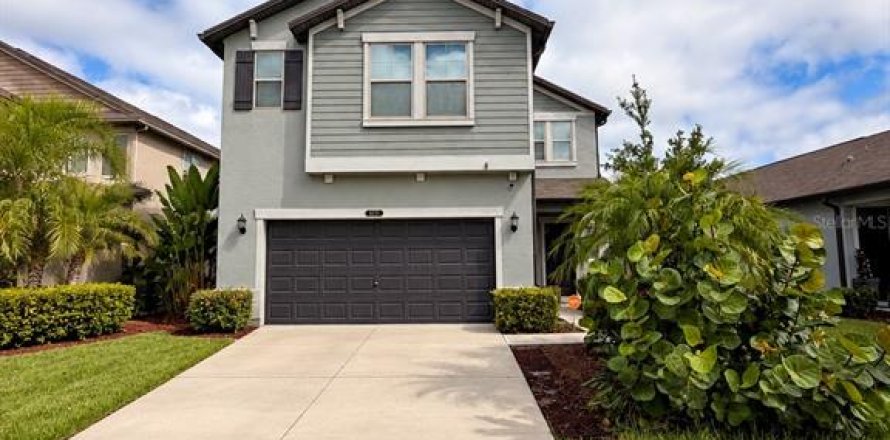 House in Land O' Lakes, Florida 4 bedrooms, 258.64 sq.m. № 2388917