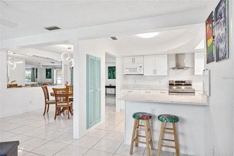 House in Seminole, Florida 3 bedrooms, 128.48 sq.m. № 1680060 - photo 14