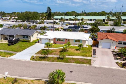 House in Seminole, Florida 3 bedrooms, 128.48 sq.m. № 1680060 - photo 30