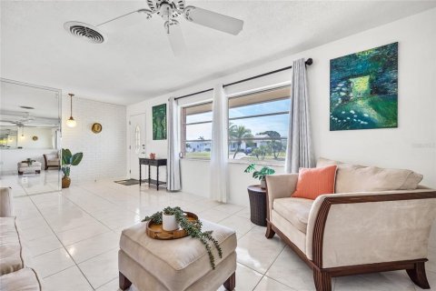 House in Seminole, Florida 3 bedrooms, 128.48 sq.m. № 1680060 - photo 8