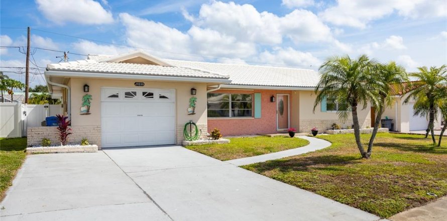 House in Seminole, Florida 3 bedrooms, 128.48 sq.m. № 1680060