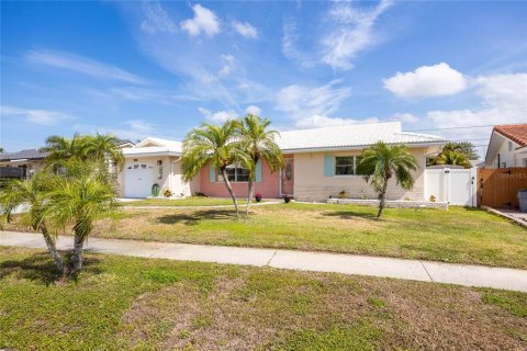 House in Seminole, Florida 3 bedrooms, 128.48 sq.m. № 1680060 - photo 6