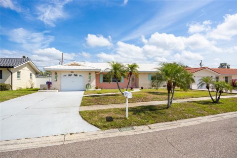 House in Seminole, Florida 3 bedrooms, 128.48 sq.m. № 1680060 - photo 3