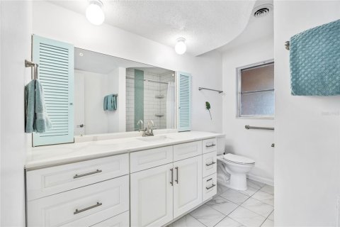 House in Seminole, Florida 3 bedrooms, 128.48 sq.m. № 1680060 - photo 23