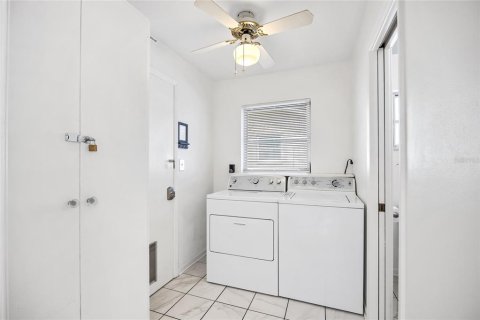 House in Seminole, Florida 3 bedrooms, 128.48 sq.m. № 1680060 - photo 27