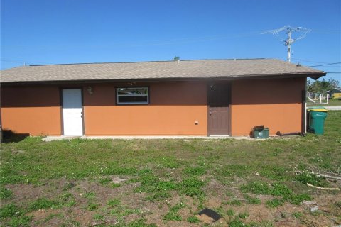 House in Port Charlotte, Florida 2 bedrooms, 124.21 sq.m. № 2228430 - photo 2