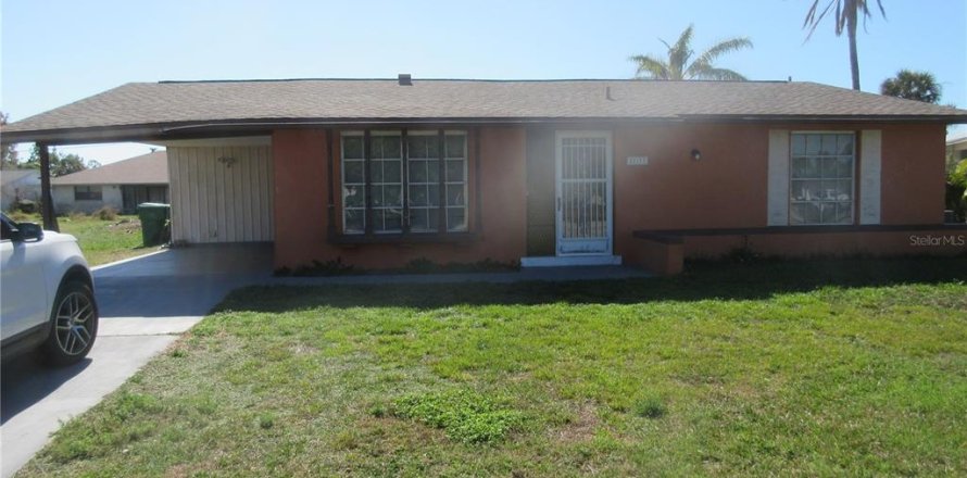 House in Port Charlotte, Florida 2 bedrooms, 124.21 sq.m. № 2228430