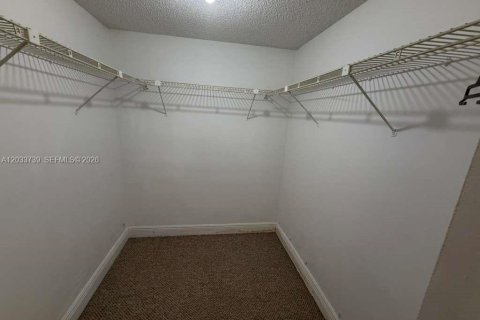 Condo in Weston, Florida, 2 bedrooms № 2088429 - photo 5