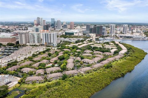 Condo in Tampa, Florida, 2 bedrooms  № 1806832 - photo 1