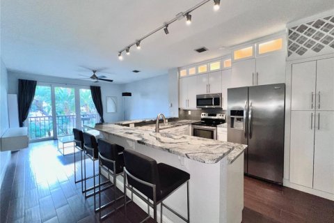 Condo in Tampa, Florida, 2 bedrooms  № 1806832 - photo 18