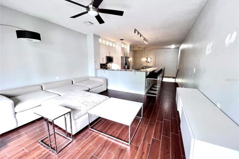 Condo in Tampa, Florida, 2 bedrooms  № 1806832 - photo 17