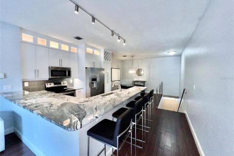 Condo in Tampa, Florida, 2 bedrooms  № 1806832 - photo 14
