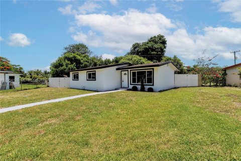 Villa ou maison à vendre à Fort Lauderdale, Floride: 3 chambres, 103.68 m2 № 2262552 - photo 3