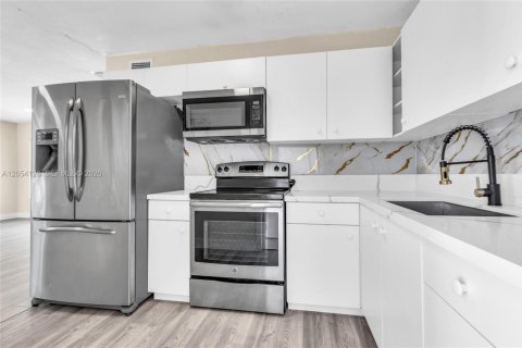 Villa ou maison à vendre à Fort Lauderdale, Floride: 3 chambres, 103.68 m2 № 2262552 - photo 14