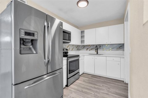 Villa ou maison à vendre à Fort Lauderdale, Floride: 3 chambres, 103.68 m2 № 2262552 - photo 13