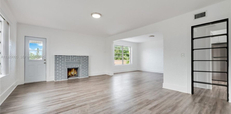 Дом в Майами, Флорида 3 спальни, 357.58м2 № 1988739