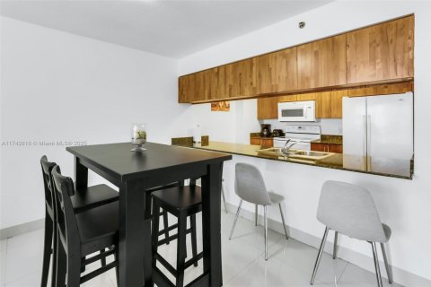 Condominio en venta en Miami, Florida, 1 dormitorio, 76.64 m2 № 1710546 - foto 7