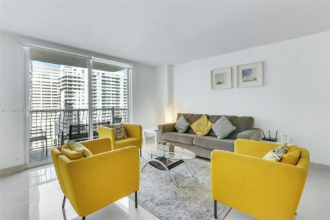 Condominio en venta en Miami, Florida, 1 dormitorio, 76.64 m2 № 1710546 - foto 1