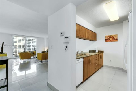 Condominio en venta en Miami, Florida, 1 dormitorio, 76.64 m2 № 1710546 - foto 3