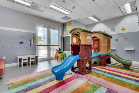Condominio en venta en Miami, Florida, 1 dormitorio, 76.64 m2 № 1710546 - foto 20