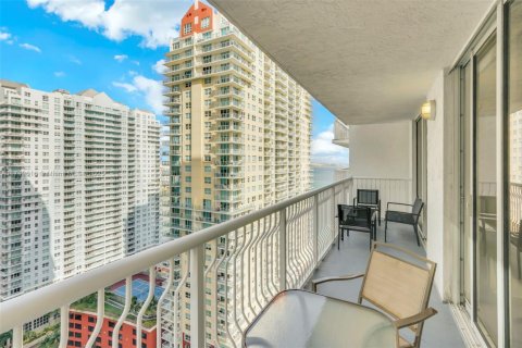 Condominio en venta en Miami, Florida, 1 dormitorio, 76.64 m2 № 1710546 - foto 15