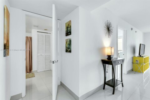 Condominio en venta en Miami, Florida, 1 dormitorio, 76.64 m2 № 1710546 - foto 9