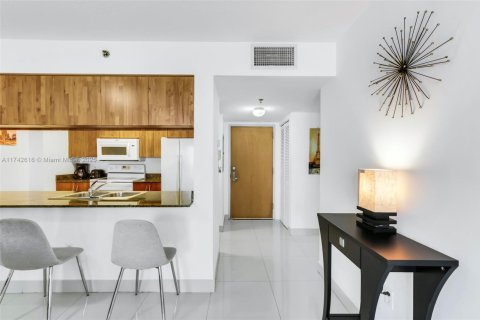 Condominio en venta en Miami, Florida, 1 dormitorio, 76.64 m2 № 1710546 - foto 8