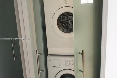 Copropriété à vendre à Miami Beach, Floride: 2 chambres, 116.41 m2 № 2016241 - photo 16