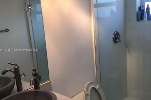 Copropriété à vendre à Miami Beach, Floride: 2 chambres, 116.41 m2 № 2016241 - photo 15