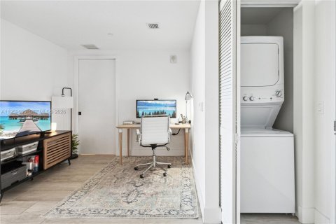 Condo in Miami, Florida, 1 bedroom  № 2027393 - photo 11