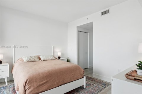 Condo in Miami, Florida, 1 bedroom  № 2027393 - photo 9