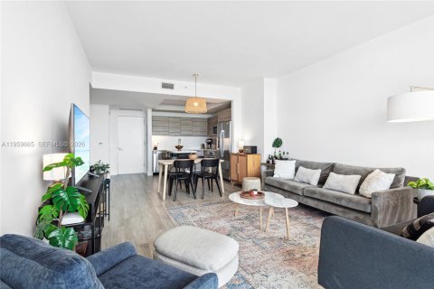 Condo in Miami, Florida, 1 bedroom  № 2027393 - photo 5