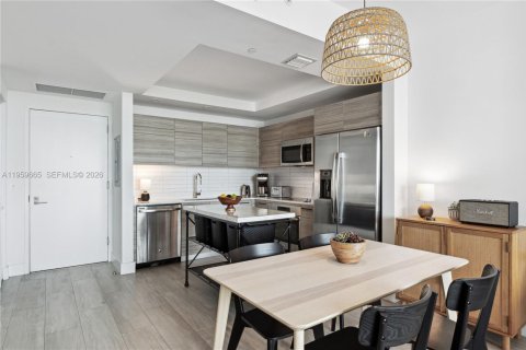 Condo in Miami, Florida, 1 bedroom  № 2027393 - photo 6