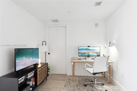 Condo in Miami, Florida, 1 bedroom  № 2027393 - photo 8