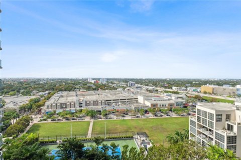 Condo in Miami, Florida, 1 bedroom  № 2027393 - photo 15