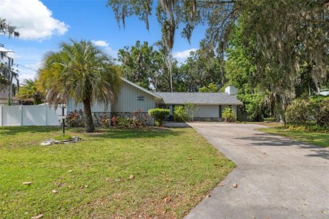 House in Crystal River, Florida 2 bedrooms, 152.36 sq.m. № 1771096 - photo 2