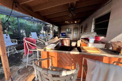 House in Miami, Florida 4 bedrooms, 150.69 sq.m. № 1845989 - photo 16