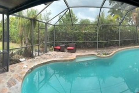 House in Miami, Florida 4 bedrooms, 150.69 sq.m. № 1845989 - photo 4