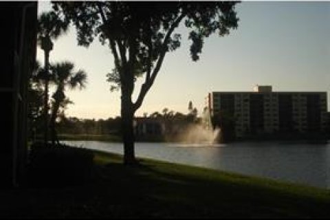 Condo in Deerfield Beach, Florida, 2 bedrooms  № 1210131 - photo 1