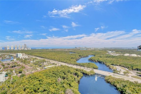 Condo in North Miami Beach, Florida, 2 bedrooms  № 1959717 - photo 3