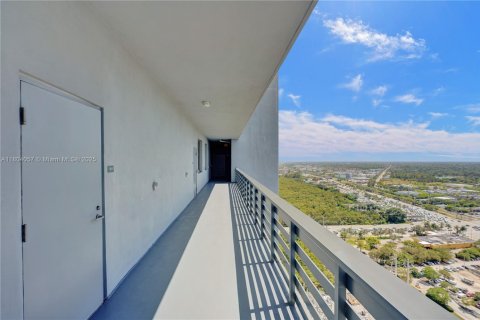 Condo in North Miami Beach, Florida, 2 bedrooms  № 1959717 - photo 5
