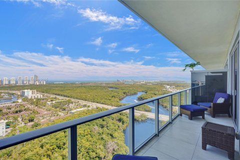 Condo in North Miami Beach, Florida, 2 bedrooms  № 1959717 - photo 2