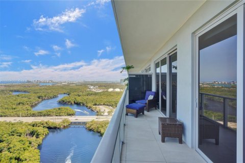 Condo in North Miami Beach, Florida, 2 bedrooms  № 1959717 - photo 4