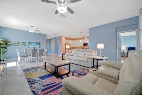 House in Bradenton, Florida 3 bedrooms, 187.29 sq.m. № 1549557 - photo 18