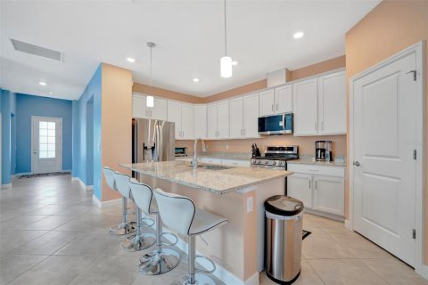 House in Bradenton, Florida 3 bedrooms, 187.29 sq.m. № 1549557 - photo 9