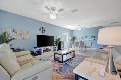 House in Bradenton, Florida 3 bedrooms, 187.29 sq.m. № 1549557 - photo 21