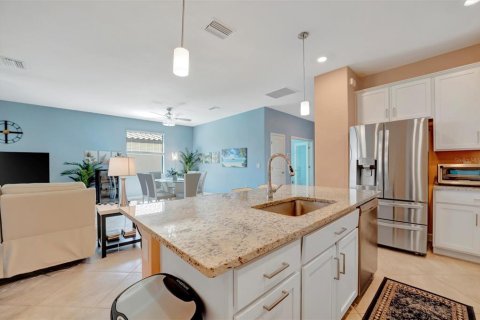 House in Bradenton, Florida 3 bedrooms, 187.29 sq.m. № 1549557 - photo 12