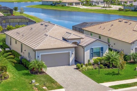 House in Bradenton, Florida 3 bedrooms, 187.29 sq.m. № 1549557 - photo 1