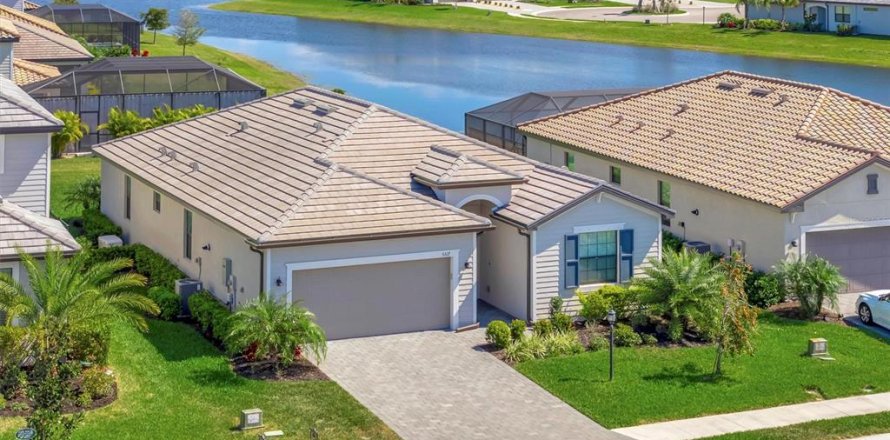 House in Bradenton, Florida 3 bedrooms, 187.29 sq.m. № 1549557
