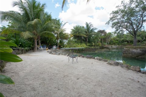 Casa en venta en Homestead, Florida, 6 dormitorios, 442.96 m2 № 1748834 - foto 28